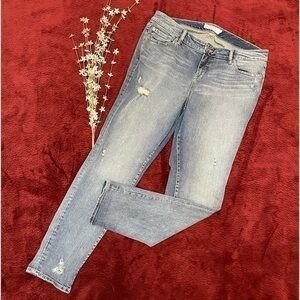 Torrid 🖤 Distressed Light Wash Stretchy Straight Leg Mid Rise Jeans, Sz. 18T
